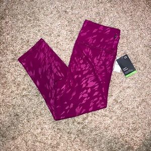 Gap Fit Eclipse Hi-Rise Capri Compression Leggings
